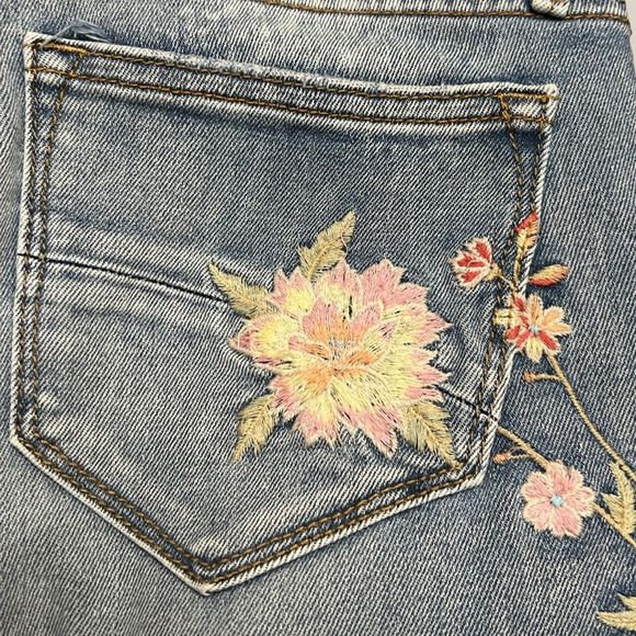 Driftwood Kelly Flower Embroidered Light Wash Jeans Size 29x31 - Picture 5 of 5